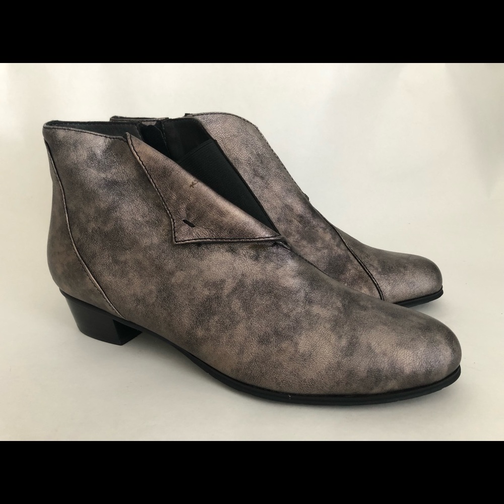 Everybody by B.Z. Moda mottled bronze leather bootie